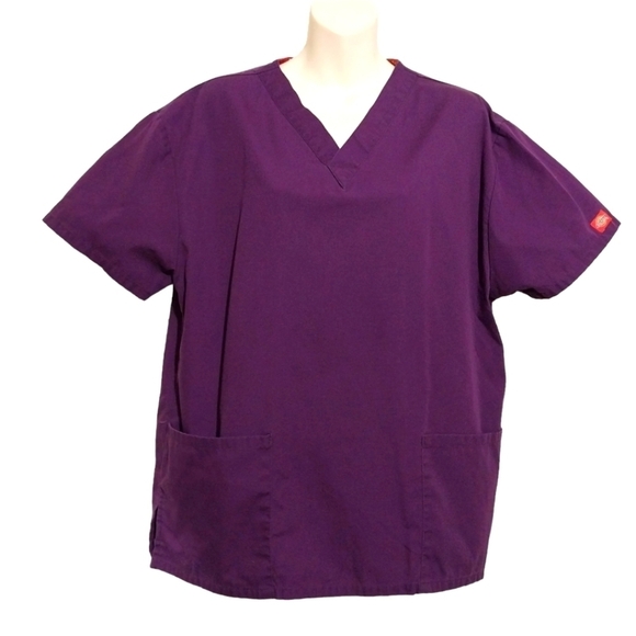 ✨Bogo FREE ✨ Dickies Purple Scrubs Top Sz M - Picture 1 of 4